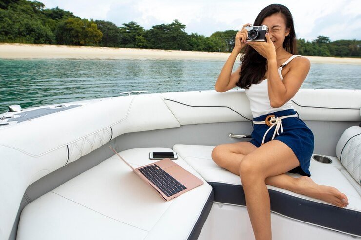 Essential Apps and Technology for Today’s Yacht Enthusiasts